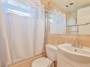 86 Abinet Ct, Selden NY 11784