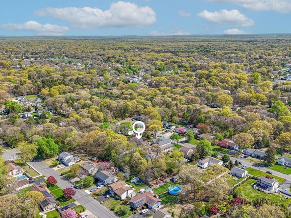 86 Abinet Ct, Selden NY 11784