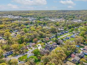 86 Abinet Ct, Selden NY 11784