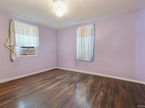 86 Abinet Ct, Selden NY 11784
