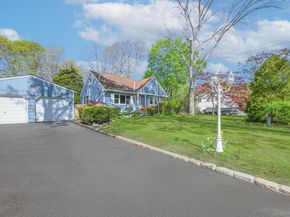86 Abinet Ct, Selden NY 11784