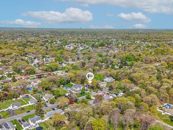 86 Abinet Ct, Selden NY 11784
