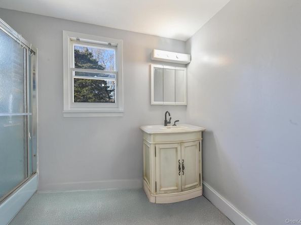 86 Abinet Ct, Selden NY 11784