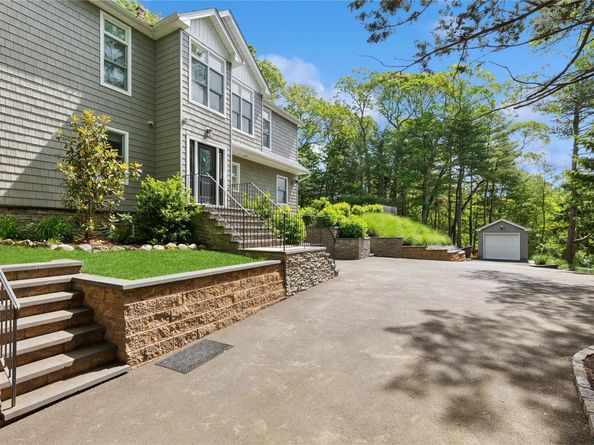 79 Oakside Road, Smithtown NY 11787
