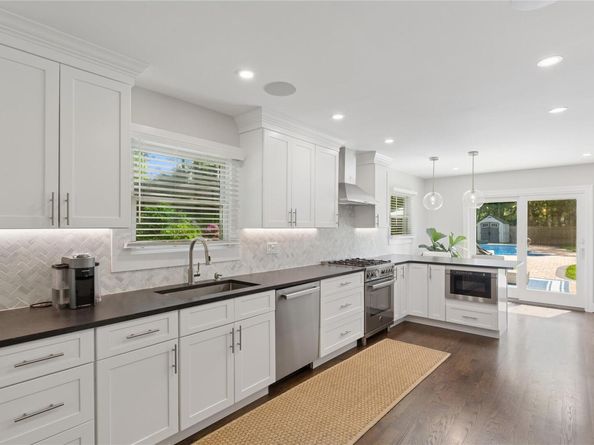 79 Oakside Road, Smithtown NY 11787
