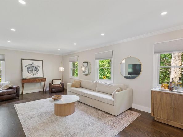79 Oakside Road, Smithtown NY 11787