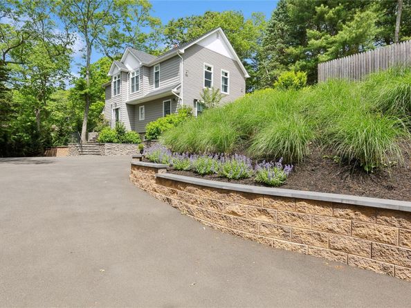 79 Oakside Road, Smithtown NY 11787