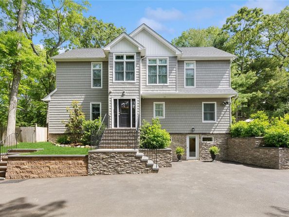 79 Oakside Road, Smithtown NY 11787