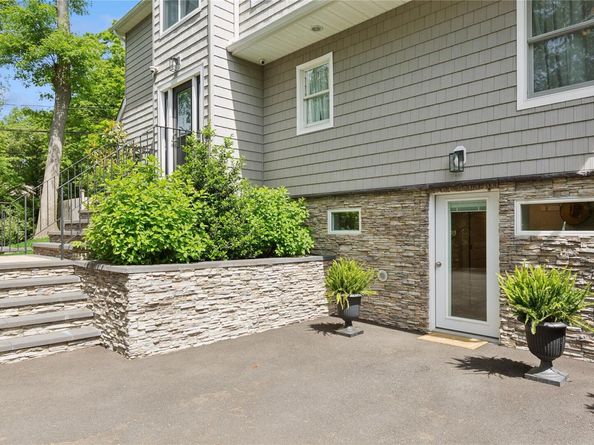 79 Oakside Road, Smithtown NY 11787