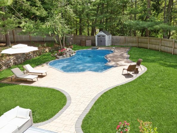 79 Oakside Road, Smithtown NY 11787