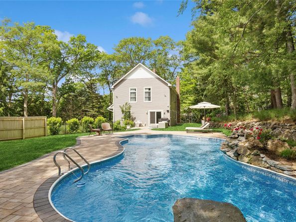 79 Oakside Road, Smithtown NY 11787