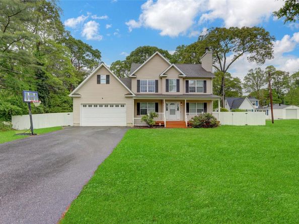 27 Inwood Avenue, Selden NY 11784