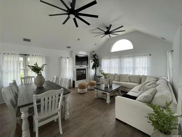 24 Bungalow Walk, Ocean Beach NY 11770