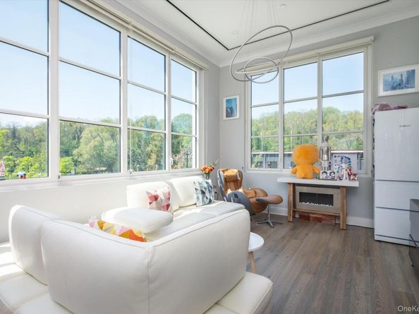 100 Garvies Point Road 1042, Glen Cove NY 11542