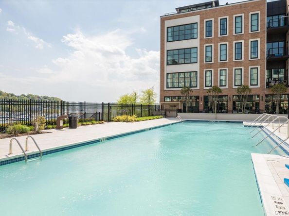 100 Garvies Point Road 1042, Glen Cove NY 11542