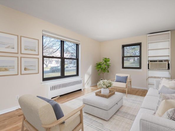 23 West Mill Drive 9A, Great Neck NY 11021