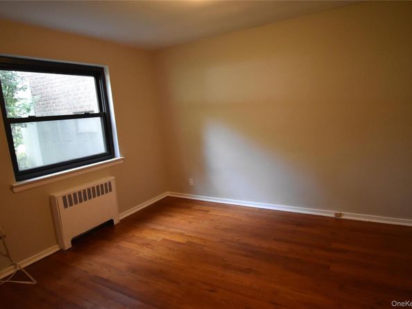 23 West Mill Drive 9A, Great Neck NY 11021