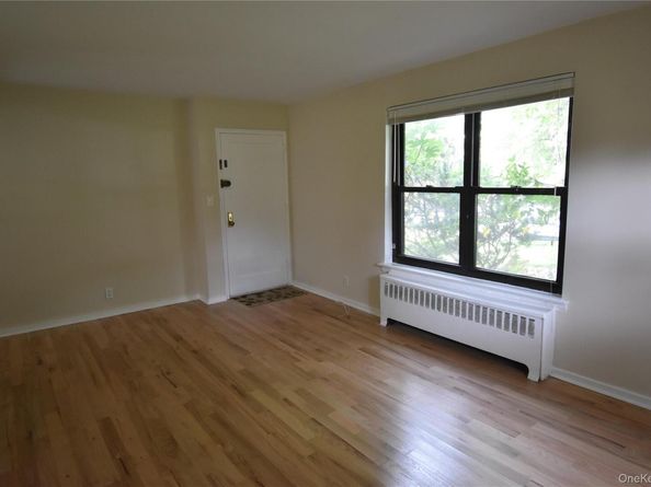 23 West Mill Drive 9A, Great Neck NY 11021
