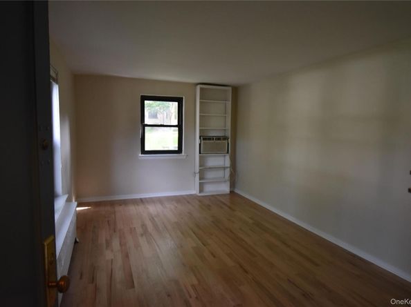 23 West Mill Drive 9A, Great Neck NY 11021