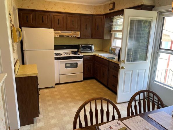 821 10th Street, West Babylon NY 11704