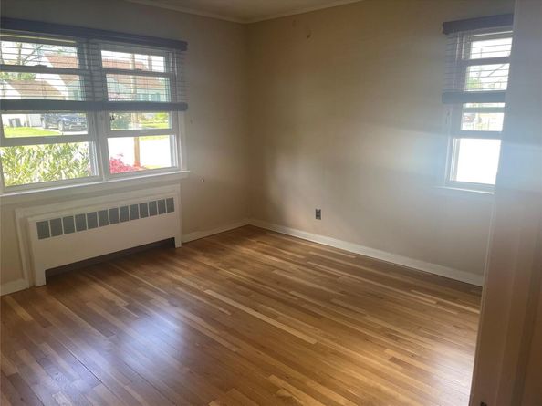 821 10th Street, West Babylon NY 11704