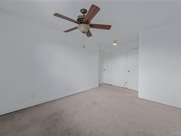 15 Canterbury Road C23, Great Neck NY 11021