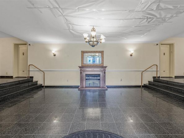 15 Canterbury Road C23, Great Neck NY 11021