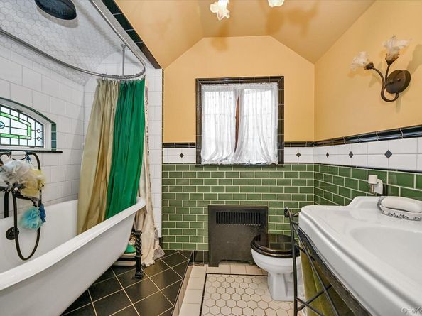 33-64 190th Street, Flushing NY 11358