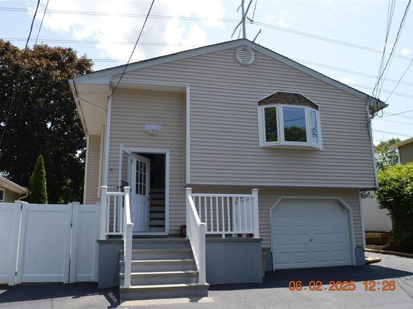 294 Fir Grove Road, Ronkonkoma NY 11779