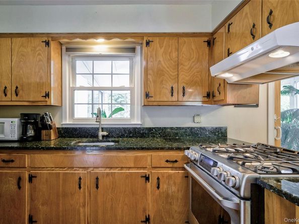 287 4th Avenue, Saint James NY 11780