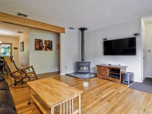 287 4th Avenue, Saint James NY 11780
