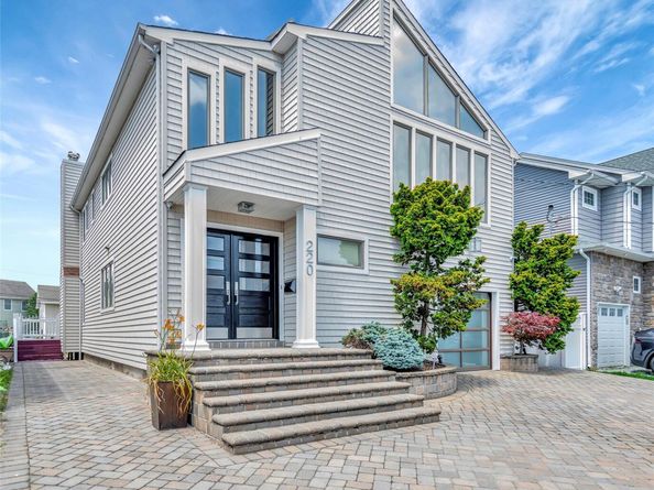 220 Lee Place, Bellmore NY 11710