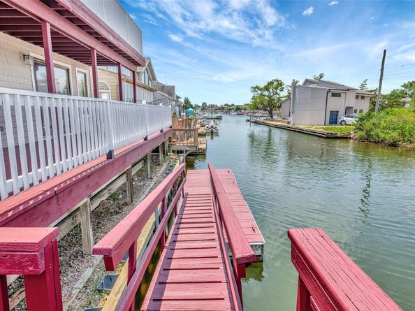 220 Lee Place, Bellmore NY 11710
