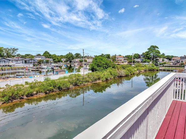 220 Lee Place, Bellmore NY 11710