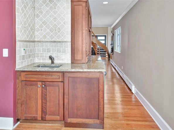 220 Lee Place, Bellmore NY 11710