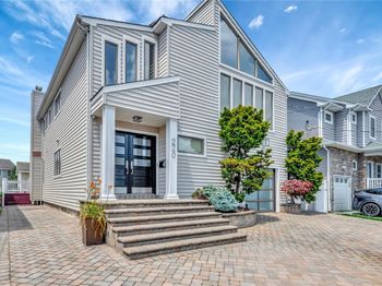 220 Lee Place