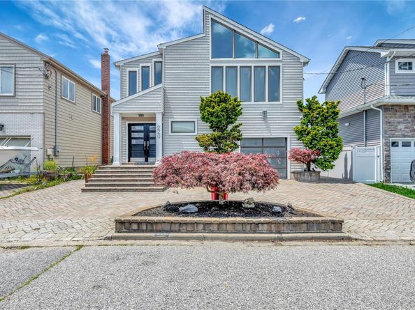 220 Lee Place, Bellmore NY 11710