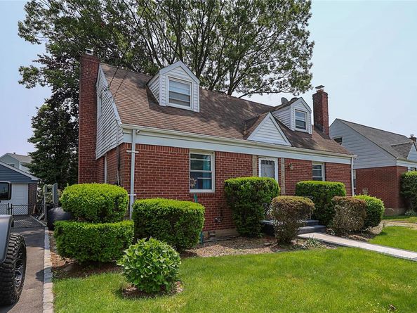 33 Cherry Lane, Carle Place NY 11514
