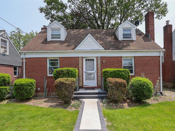 33 Cherry Lane, Carle Place NY 11514