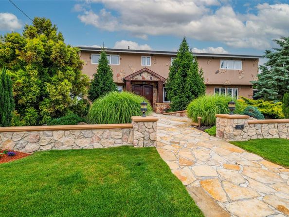 1 Willa Way, Massapequa NY 11758