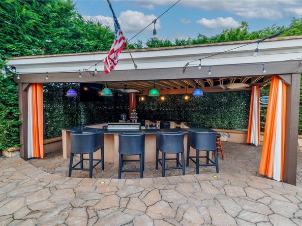 1 Willa Way, Massapequa NY 11758