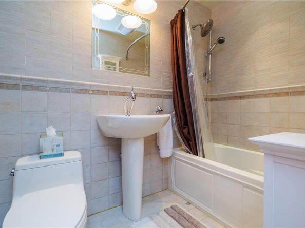 1 Willa Way, Massapequa NY 11758