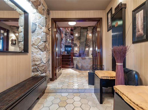 1 Willa Way, Massapequa NY 11758