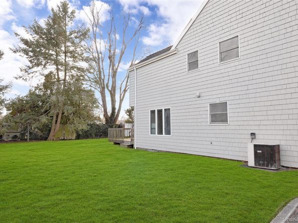 8 Beach Manor Court, West Islip NY 11795