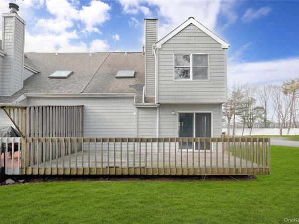 8 Beach Manor Court, West Islip NY 11795