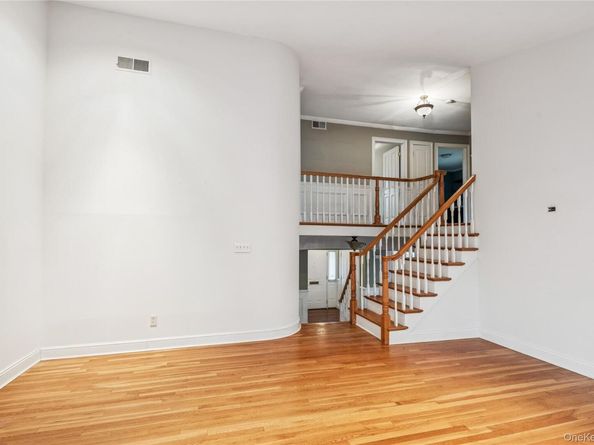 20 Sagamore Way S, Jericho NY 11753