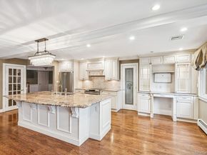 20 Sagamore Way S, Jericho NY 11753