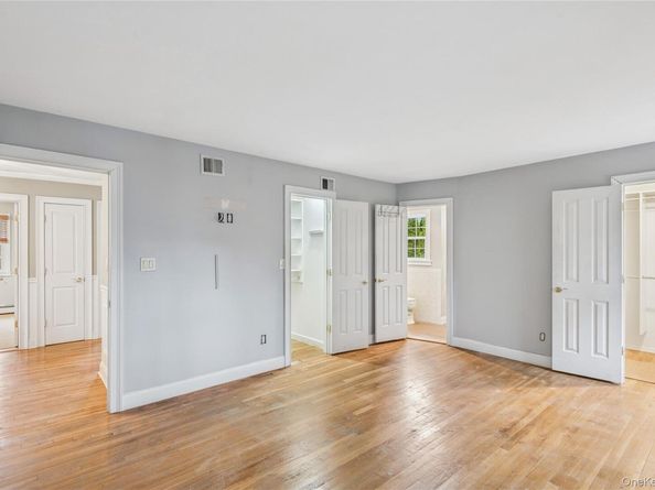 20 Sagamore Way S, Jericho NY 11753
