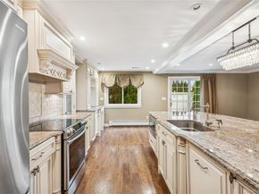 20 Sagamore Way S, Jericho NY 11753