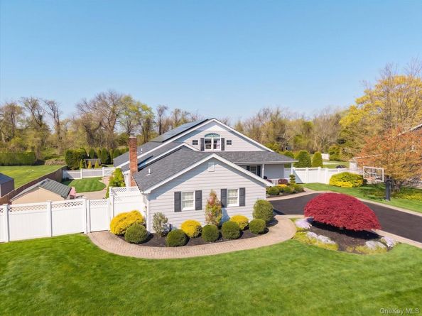 88 Pace Drive S, West Islip NY 11795